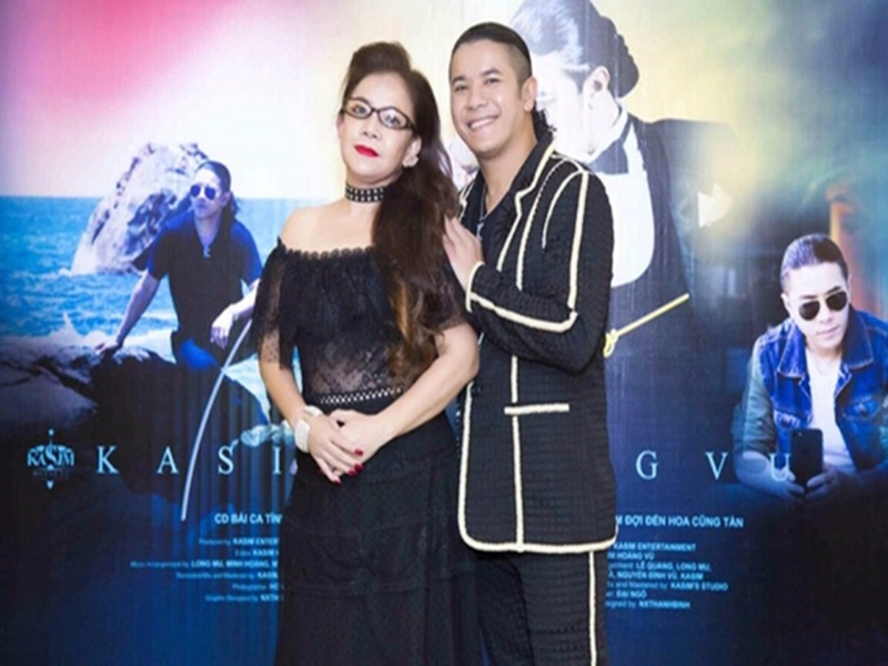 Nữ ca sĩ làm quản lý cho con trai. Ảnh: Thể Thao Văn Hóa.