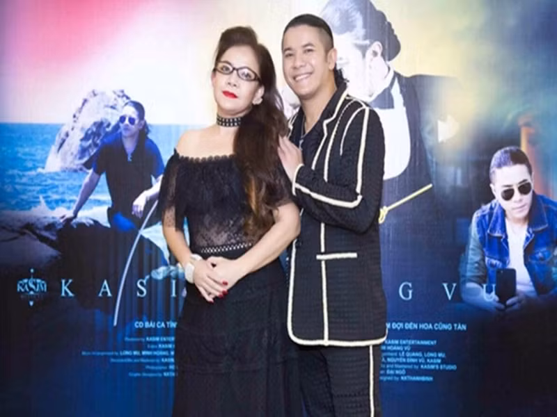 Nữ ca sĩ làm quản lý cho con trai. Ảnh: Thể Thao Văn Hóa.