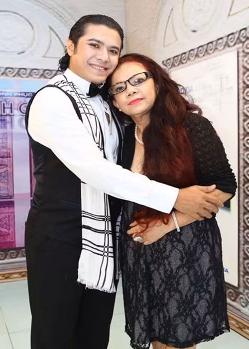 Ca sĩ Bích Phương không tái hôn vì muốn tập trung lo cho con trai. Ảnh: Thể Thao Văn Hóa.