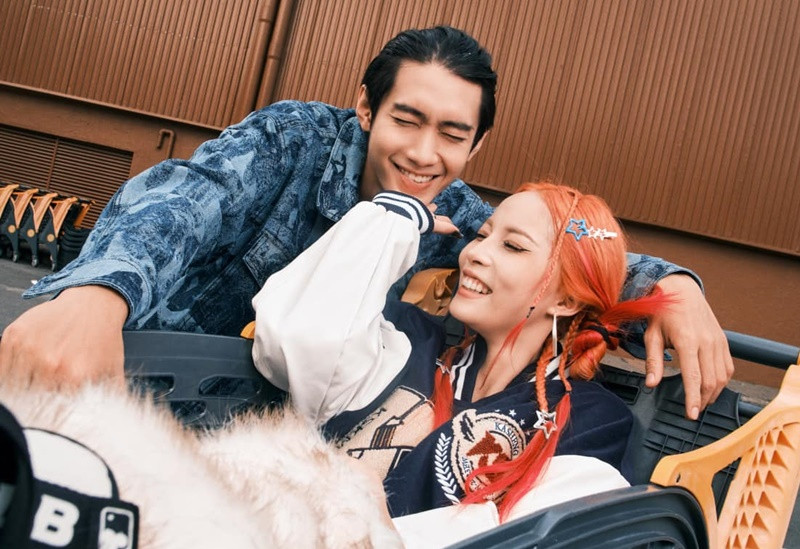 Khi Quang Đăng làm cố vấn vũ đạo cho Chị đẹp đạp gió rẽ sóng, Yee Pink đồng hành cùng bạn trai.