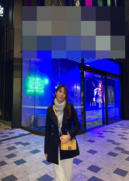 Nữ diễn viên sinh năm 1990 sử dụng mẫu túi có giá 148-170 triệu đồng tùy phiên bản. Ảnh: FBNV.