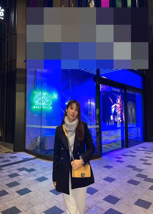 Nữ diễn viên sinh năm 1990 sử dụng mẫu túi có giá 148-170 triệu đồng tùy phiên bản. Ảnh: FBNV.