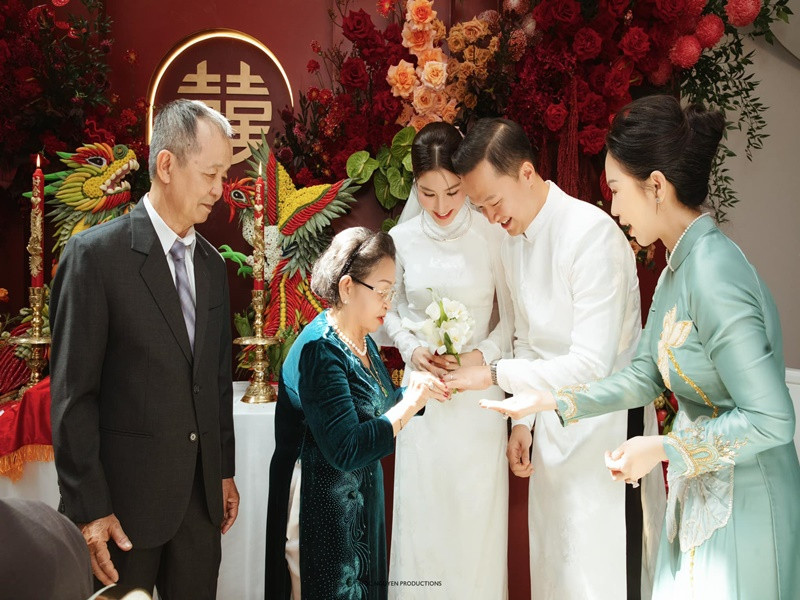 Gia đình chồng Diễm My kinh doanh mảng ẩm thực. Sau khi kết hôn, nữ diễn viên học hỏi thêm về lĩnh vực kinh doanh. Ảnh: FBNV.