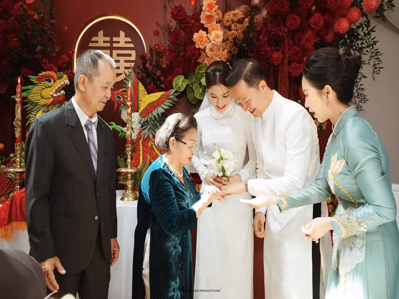 Gia đình chồng Diễm My kinh doanh mảng ẩm thực. Sau khi kết hôn, nữ diễn viên học hỏi thêm về lĩnh vực kinh doanh. Ảnh: FBNV.