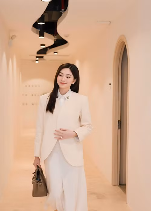 Hon nhan ngot ngao cua Hoa hau Dang Thu Thao va chong doanh nhan