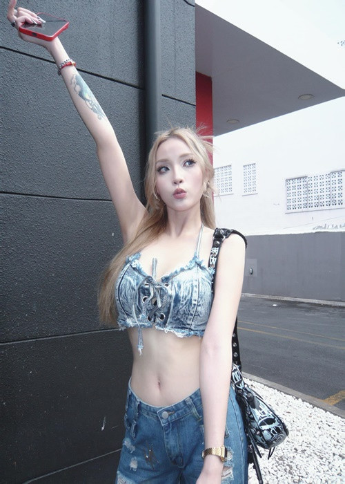 Sau vài năm chia tay Thái Trinh, Quang Đăng hẹn hò Yee Pink.