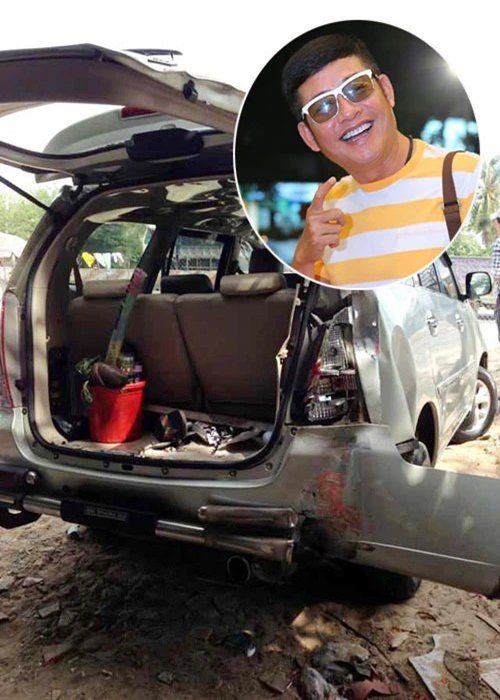 Tối ngày 13/4/2013, xe chở Tấn Beo cùng Tấn Bo và một số nghệ sĩ bị một ô tô khách tông mạnh từ phía sau. Tấn Beo chia sẻ trên Người Lao Động, anh và các nghệ sĩ khác trên xe có cảm giác như từ cõi chết trở về, may mắn vụ tai nạn này không có thương vong. Ảnh: Người Lao Động.