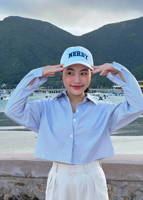 Trong cuộc phỏng vấn với Tiền Phong hồi tháng 5/2023, nữ ca sĩ Phương Mỹ Chi cho biết, cô chưa có nụ hôn đầu đời. Ảnh: FBNV.