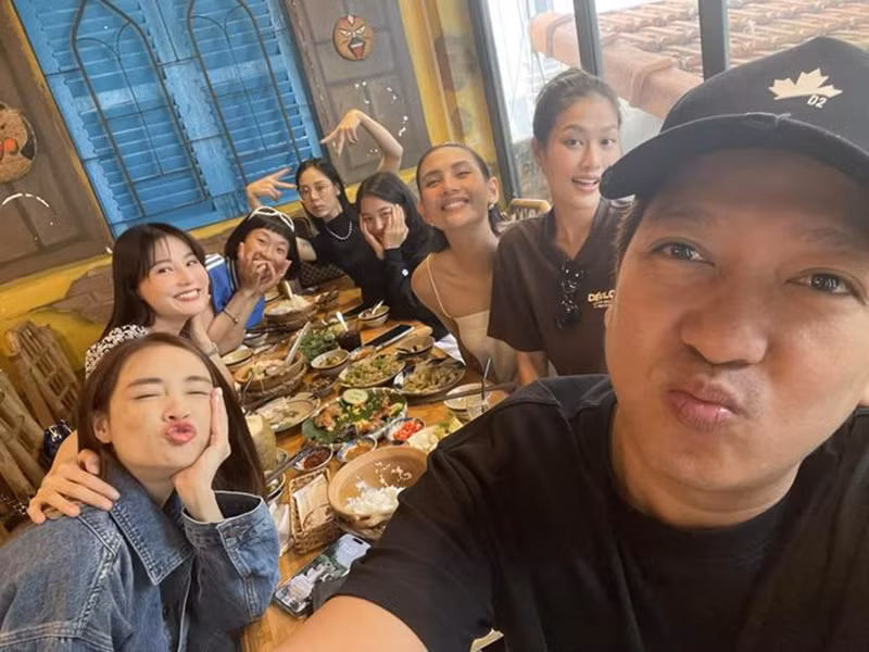 Dàn mỹ nhân Sao nhập ngũ 2023 duy trì tình bạn đẹp sau chương trình. Ảnh: FBNV.