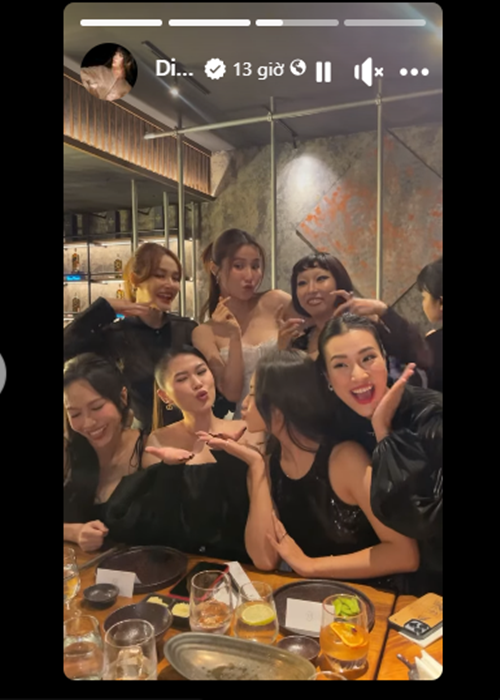 Tối ngày 13/12, Diễm My 9x tổ chức tiệc độc thân. Nhiều sao Việt có mặt trong bữa tiệc này như: Diệu Nhi, Khả Ngân, Ngọc Thanh Tâm, Hoàng Oanh, Nhã Phương, Trang Hý, Adrian Anh Tuấn - Sơn Đoàn.