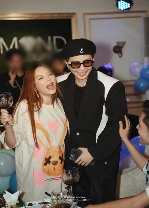 Trước đó, Lý Nhã Kỳ và Gil Lê tham gia bữa tiệc độc thân của diễn viên Phương Lan. Ảnh: FBNV.