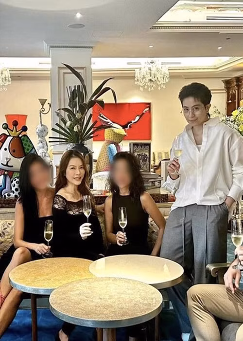 Một số khán giả đặt nghi vấn Gil Lê và Lý Nhã Kỳ có mối quan hệ trên mức đồng nghiệp. Ảnh: Phụ Nữ Mới.