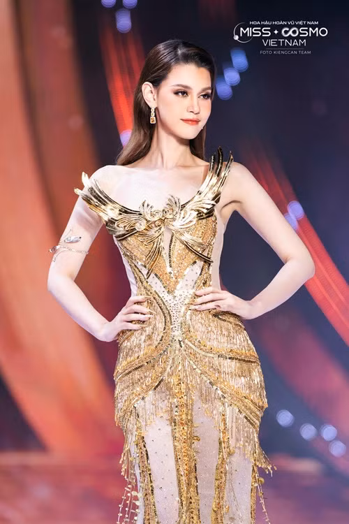 Thomas Iris Thanh mang trong mình hai dòng máu Đức - Việt. Cô cao 1m79, có số đo ba vòng 86-64-97 cm.