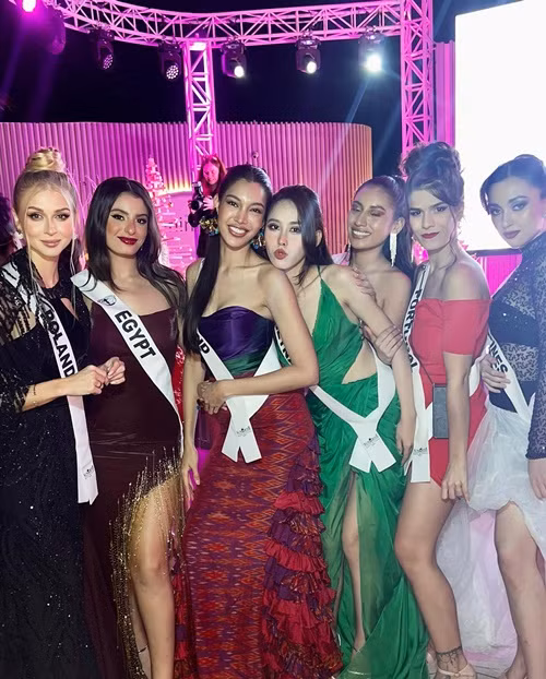 Chatnalin luôn nổi bật giữa dàn đối thủ.