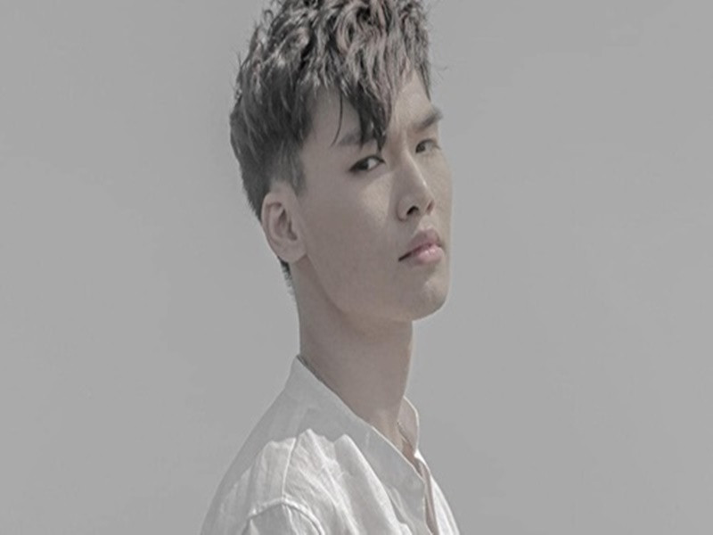 Ca sĩ Hồ Minh Tuấn qua đời vào ngày 9/5, ở tuổi 25. Sinh thời, anh hoạt động trong nhóm nhạc Zero9 của ông bầu Tăng Nhật Tuệ. Nam ca sĩ gốc Hà Nội có nghệ danh là Win. Ảnh: Vietnamnet.