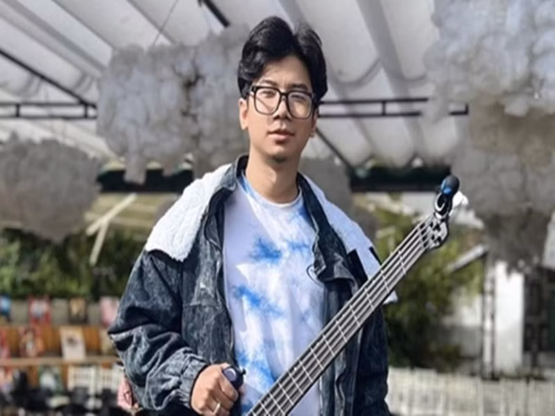 Chiều ngày 30/8, ca sĩ Huy Bảo qua đời vì đột quỵ ở tuổi 32. Sinh thời, anh là thành viên ban nhạc 18B Band. Ảnh: Vietnamnet.