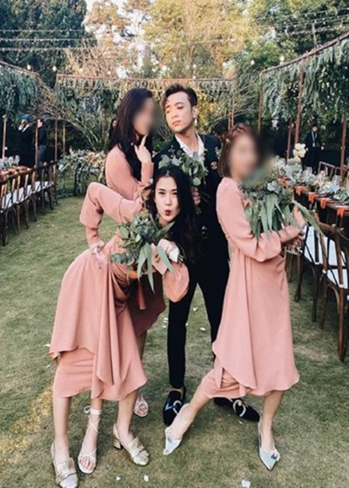 Năm 2020, Soobin Hoàng Sơn vướng nghi vấn hẹn hò hot girl Ngọc Thảo khi bị soi thường xuyên đăng tải ảnh cùng một địa điểm. Ngọc Thảo phủ nhận tin đồn yêu Soobin Hoàng Sơn. Cô chia sẻ trên Zing: "Tôi và Soobin đã chơi với nhau từ nhiều năm trước, khi Soobin mới Nam tiến lập nghiệp. Tôi không thể hiểu tại sao khán giả lại nghĩ tôi và Soobin là một đôi. Hai người chúng tôi hẹn hò là điều bất khả thi”. Ảnh: Sức Khỏe Và Đời Sống.