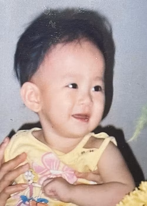 Nàng hậu sinh ra trong gia đình chỉ đủ ăn, đủ sống.