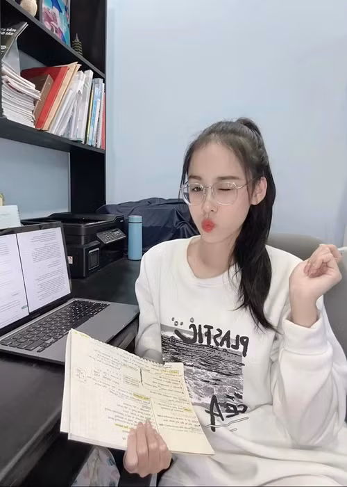 Ngọc Hằng rất biết ơn khi được bố mẹ tạo điều kiện phát triển từ bé.