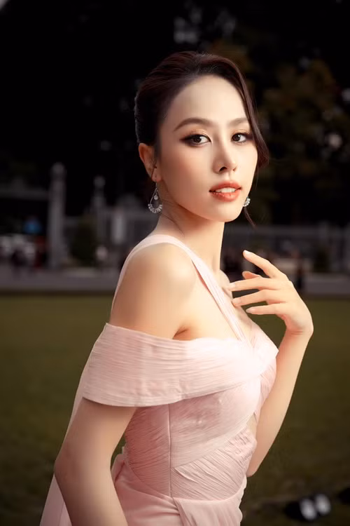 Trước khi thi quốc tế, Ngọc Hằng là Á hậu 2 cuộc thi Hoa hậu Việt Nam 2022.