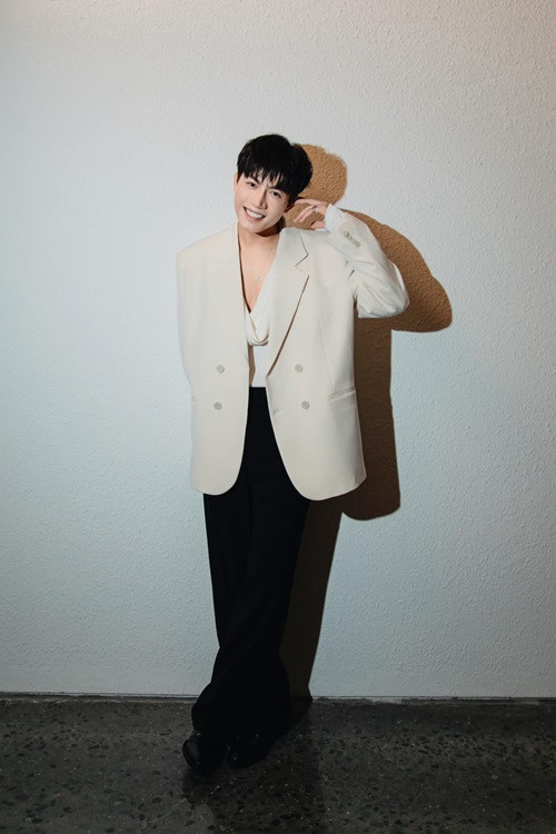 Học trò Đông Nhi có nhiều bài hát được yêu thích như: Cuộc sống em ổn không, Mạnh mẽ lên cô gái, Hàng xóm.