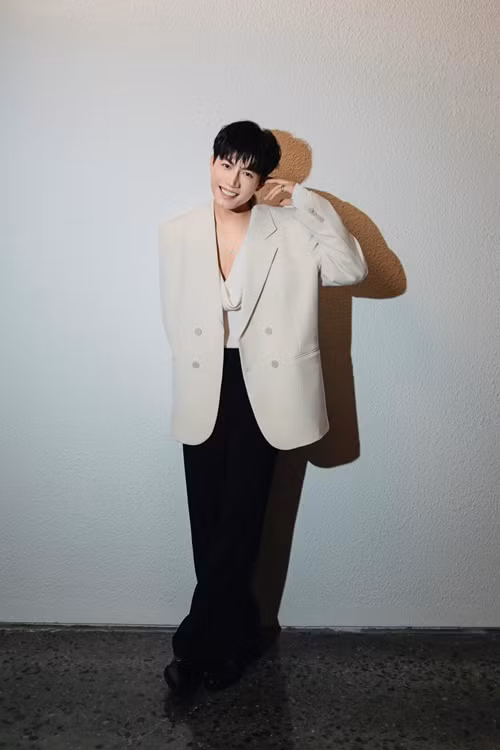 Học trò Đông Nhi có nhiều bài hát được yêu thích như: Cuộc sống em ổn không, Mạnh mẽ lên cô gái, Hàng xóm.