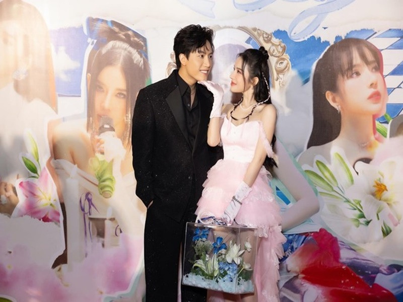 Trước tin đồn đám cưới, LyLy chia sẻ trên 2Sao: "Mọi người cũng đã biết tính chú Giang rất hay đùa và ship (ghép đôi - PV) này kia cho vui. Ly xin đính chính lại là mình không có kết hôn như lời đồn". Ảnh: FBNV.