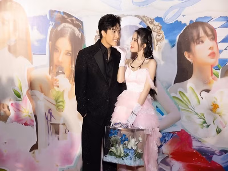 Trước tin đồn đám cưới, LyLy chia sẻ trên 2Sao: "Mọi người cũng đã biết tính chú Giang rất hay đùa và ship (ghép đôi - PV) này kia cho vui. Ly xin đính chính lại là mình không có kết hôn như lời đồn". Ảnh: FBNV.