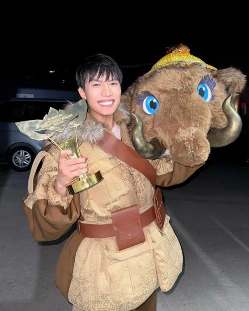 “Voi Ban Don” Anh Tu tung hat dam cuoi, la hoc tro Dong Nhi