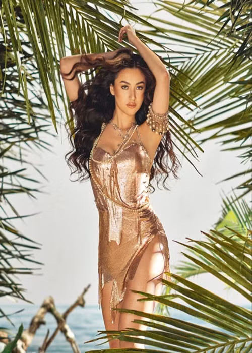 Đại diện Philippines - Iona Violeta Gibbs cũng là ứng viên sáng giá cho ngôi vị cao nhất. Người đẹp sinh tại San Juan (Puerto Rico). Sau đó, khi cô 2 tuổi, gia đình chuyển đến Canada. Iona trở lại Philippines sinh sống vào năm 2015. Ảnh: FBNV.