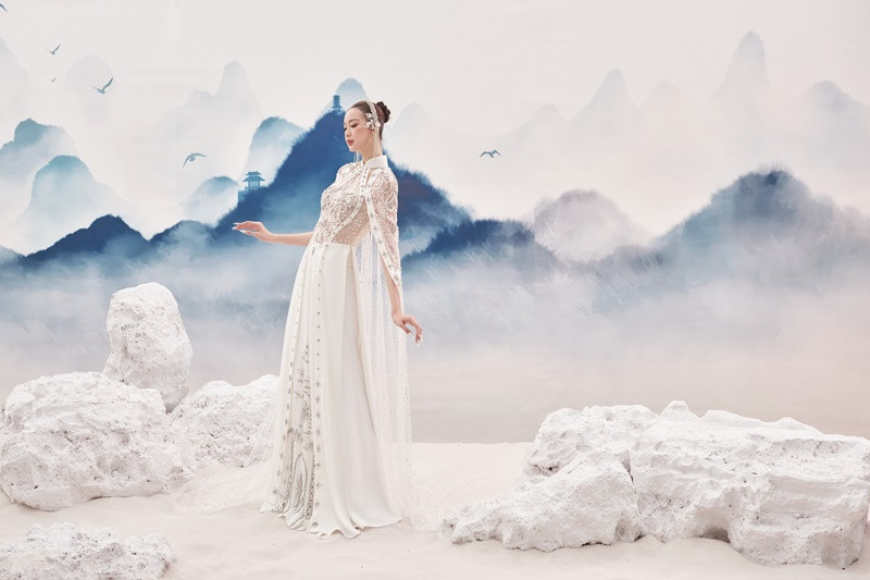 "Khi có dịp đặt chân đến các quốc gia, Bảo Ngọc mong muốn mang đến hình tượng của tà áo dài Việt Nam đến với bạn bè quốc tế. Và lần này cũng vậy, đêm chung kết Miss Intercontinental 2023 là một sự kiện vô cùng quan trọng và ý nghĩa đối với Ngọc, nên áo dài sẽ là một trang phục không thể thiếu trong dịp này", nàng hậu cho biết.