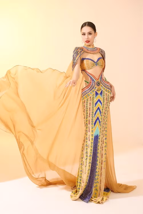 Trang phục của Ngọc Hằng có tên Goddess wings - Đôi cánh nữ thần.