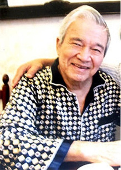 Sau khi người vợ đầu tiên và người vợ thứ hai qua đời, nghệ sĩ Quang Thái tái hôn với bà Thanh Vang - một giáo viên. Khi Tư Chung của "Biệt động Sài Gòn" bị tai biến, ông được người bạn đời chăm sóc. Tối ngày 17/6/2019, nghệ sĩ Quang Thái qua đời. Ảnh: Khám Phá.