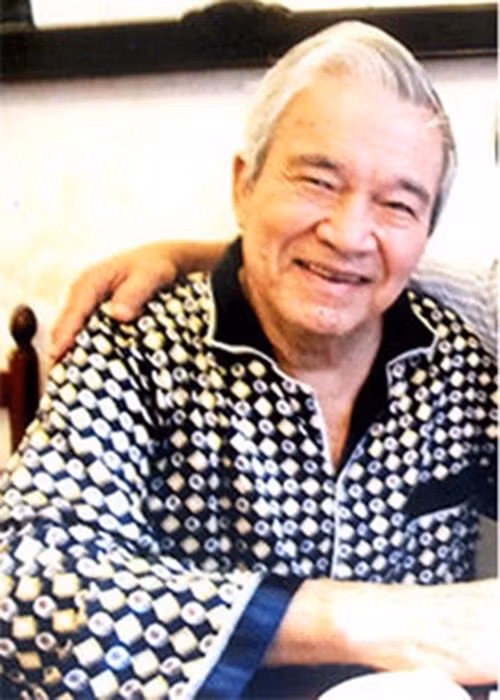 Sau khi người vợ đầu tiên và người vợ thứ hai qua đời, nghệ sĩ Quang Thái tái hôn với bà Thanh Vang - một giáo viên. Khi Tư Chung của "Biệt động Sài Gòn" bị tai biến, ông được người bạn đời chăm sóc. Tối ngày 17/6/2019, nghệ sĩ Quang Thái qua đời. Ảnh: Khám Phá.