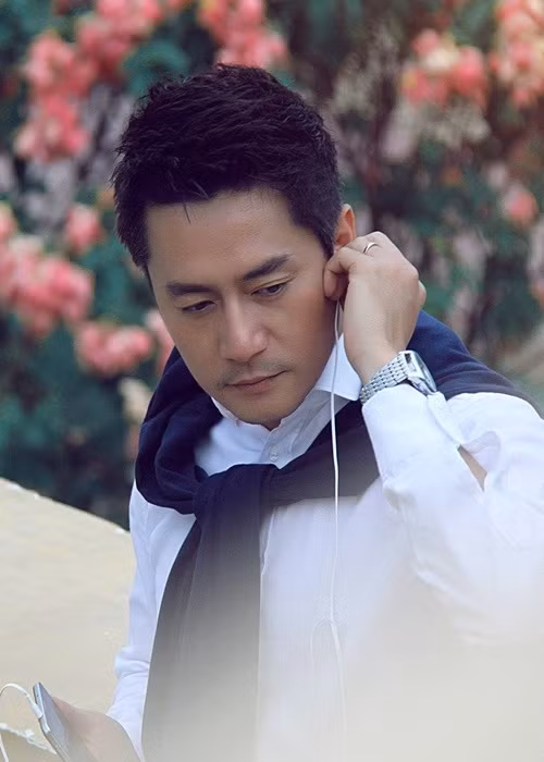 Cách đây nhiều năm, Trương Minh Cường đắt show quảng cáo, được mệnh danh là "vua quảng cáo Việt Nam". Anh từng có cát-sê 1,5 tỷ/30 giây. Tuy nhiên, năm 2010, Trương Minh Cường sang Mỹ định cư.