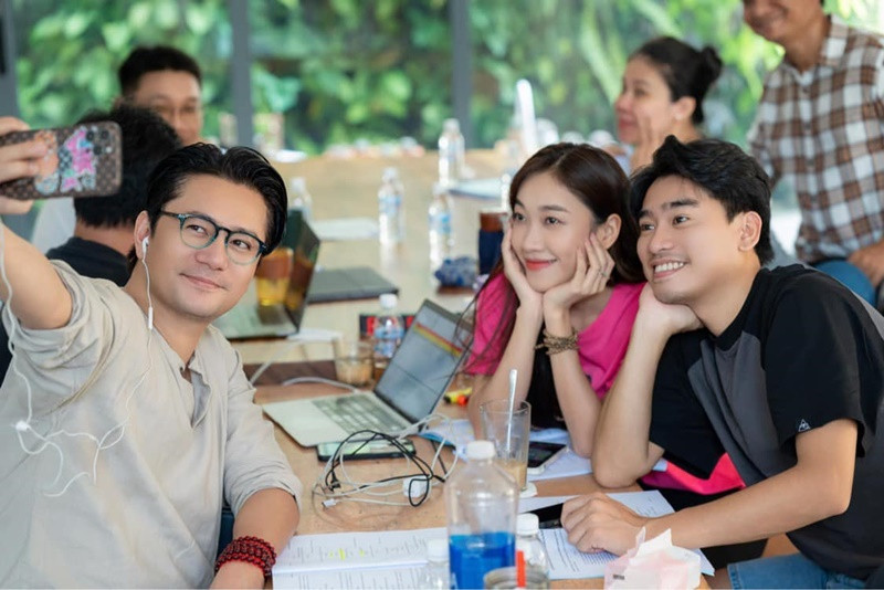 Trương Minh Cường chia sẻ trên Pháp Luật TP HCM, để về nước quay phim, anh mất 2 tháng sắp xếp mọi việc ở Mỹ. Nam diễn viên sẽ ở Việt Nam 3 tháng để hoàn thành vai diễn. Theo nam diễn viên, trong hơn 10 năm ở Mỹ, anh có 2 năm học diễn viên và 3 năm rưỡi học sản xuất nên không gặp khó khăn khi trở lại đóng phim.