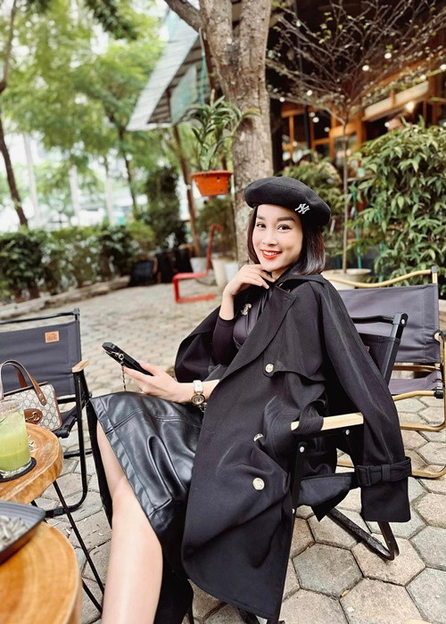 Ở tuổi 42, từng 2 lần sinh nở, Minh Hương vẫn trẻ trung, gợi cảm. Ảnh: FBNV.