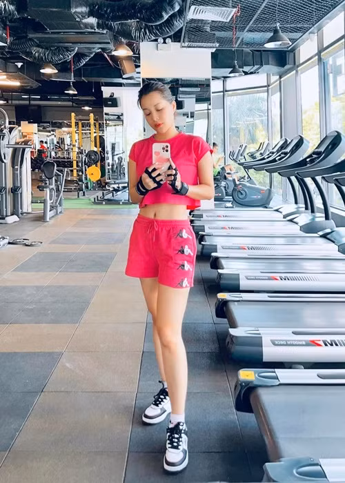 Minh Hương chăm tập thể thao để giữ vóc dáng. Ảnh: FBNV.