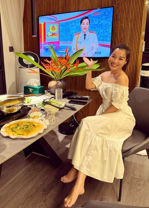 Minh Hương là người phụ nữ đảm đang. Cô đam mê nấu ăn, trang trí nhà cửa. Ảnh: FBNV.