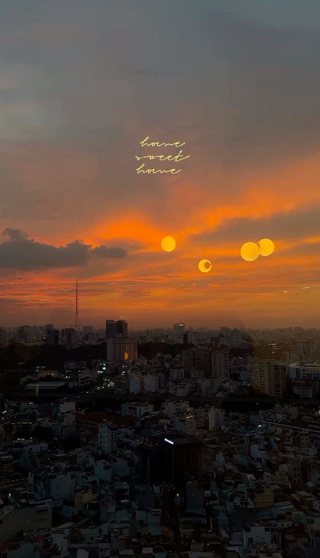 Từ cửa sổ nhà Á hậu Phương Anh có thể ngắm nhìn cả thành phố.