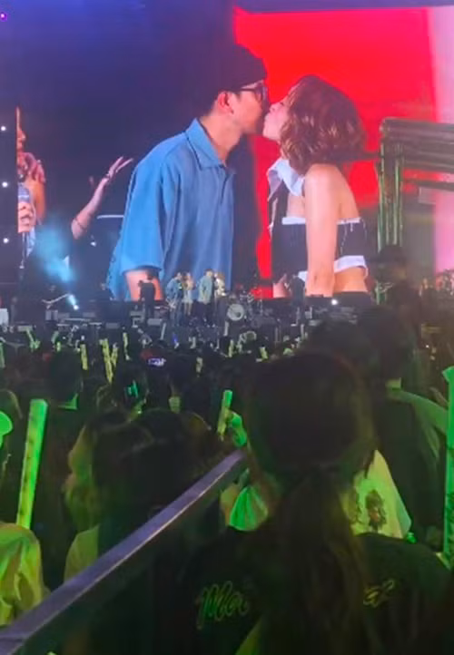 Mới đây, tại một sự kiện âm nhạc, vũ công Quốc Tít và Mỹ Anh trao nhau nụ hôn ngọt ngào. Ảnh: Vietnamnet.