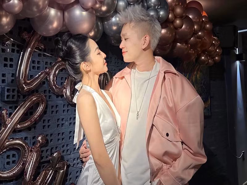 B Ray công khai hẹn hò Tammy Phạm - một hot girl sinh năm 2001, vào tháng 2/2023. Ảnh: Dân Trí.