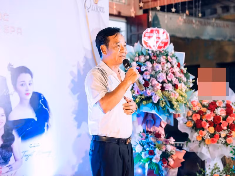 "Thực ra, cái tên của tôi đã gắn liền với khán giả rồi, tôi thấy vui vì điều đó, làm nghệ sĩ, được khán giả nhớ tên là điều hạnh phúc. Nói như thế không phải tôi không trân trọng danh hiệu mình được phong tặng, nhưng danh hiệu đó nó chỉ như là sự ghi nhận của nhà nước, của khán giả với một giai đoạn cống hiến của mình, còn mình phải cống hiến dài dài", nam nghệ sĩ cho hay.