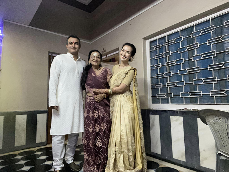 Khi Võ Hạ Trâm ra mắt ca khúc Hoa cỏ mùa xuân, mẹ chồng còn nhiệt tình hưởng ứng giai điệu của bài hát.