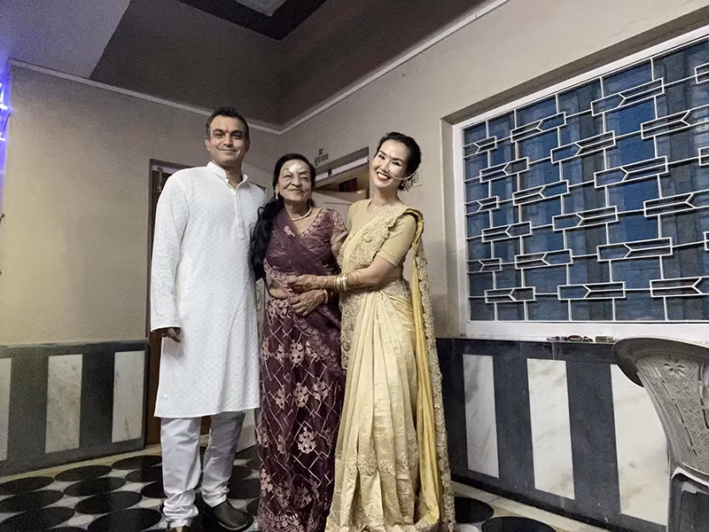 Khi Võ Hạ Trâm ra mắt ca khúc Hoa cỏ mùa xuân, mẹ chồng còn nhiệt tình hưởng ứng giai điệu của bài hát.