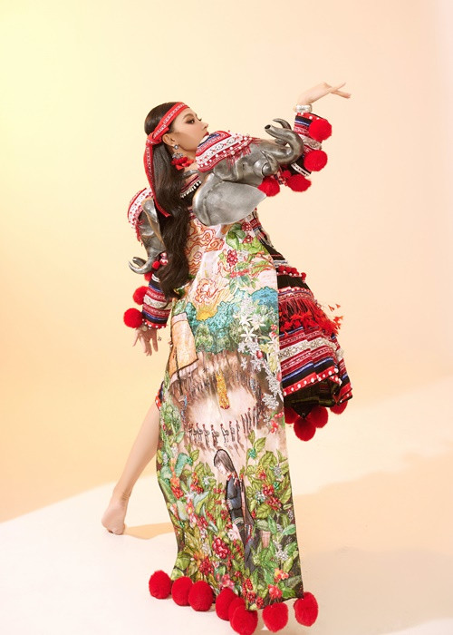 Phụ kiện cà kheo được cưa đôi trong quá trình di chuyển ra quốc tế và thiết kế lại theo hướng lắp ráp.