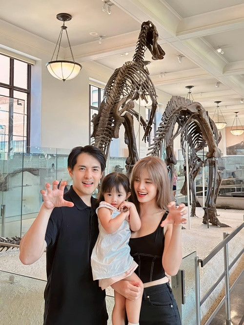 Vợ chồng Đông Nhi không nuông chiều, bảo bọc con gái. Nhờ vậy, bé Winnie ngoan ngoãn, lễ phép, tự lập.