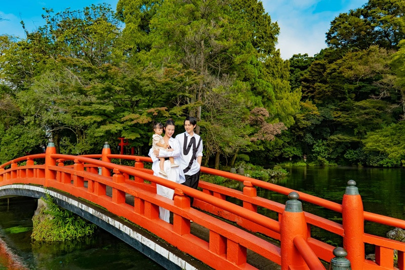 Khi rảnh rỗi, Đông Nhi và Ông Cao Thắng đưa con gái cùng đi du lịch.