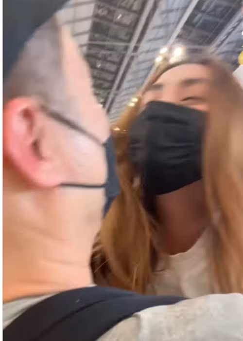 Bạn trai Võ Hoàng Yến sống ở Mỹ trong những năm qua. Thi thoảng, nữ người mẫu sang xứ cờ hoa thăm người yêu.