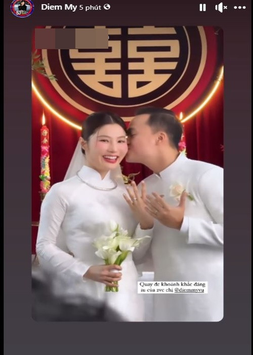 Cặp đôi tình tứ trong lễ ăn hỏi. Ảnh chụp màn hình.